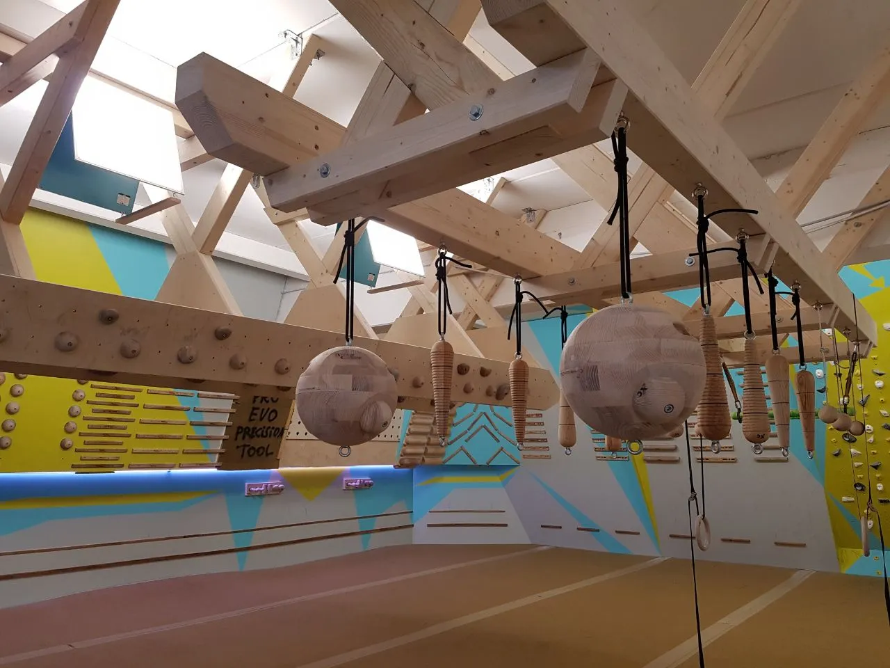 Explore Climbing Design and Build mur d'escalade
