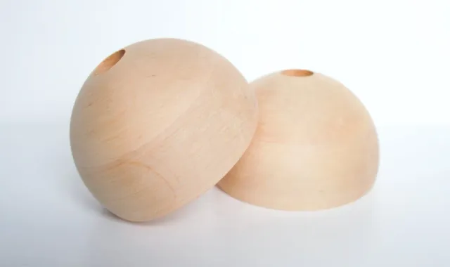 Witch holds Wooden Hemisphere demi-boule bois