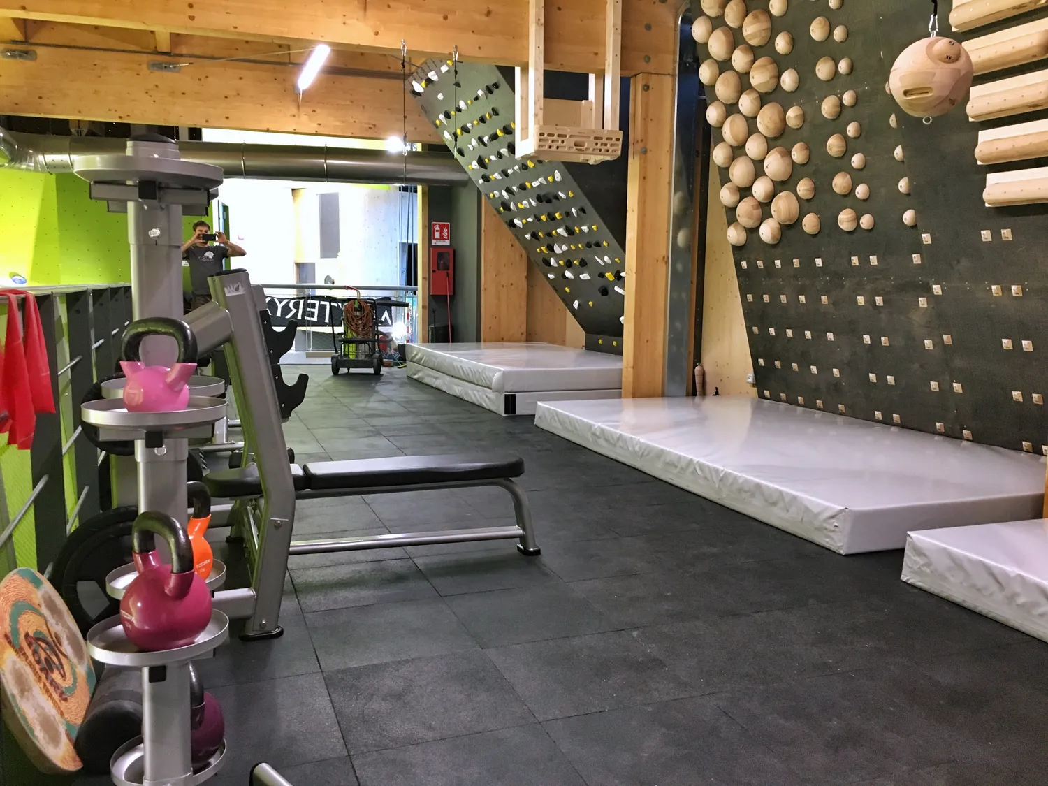Explore Climbing Design and Build mur d'escalade