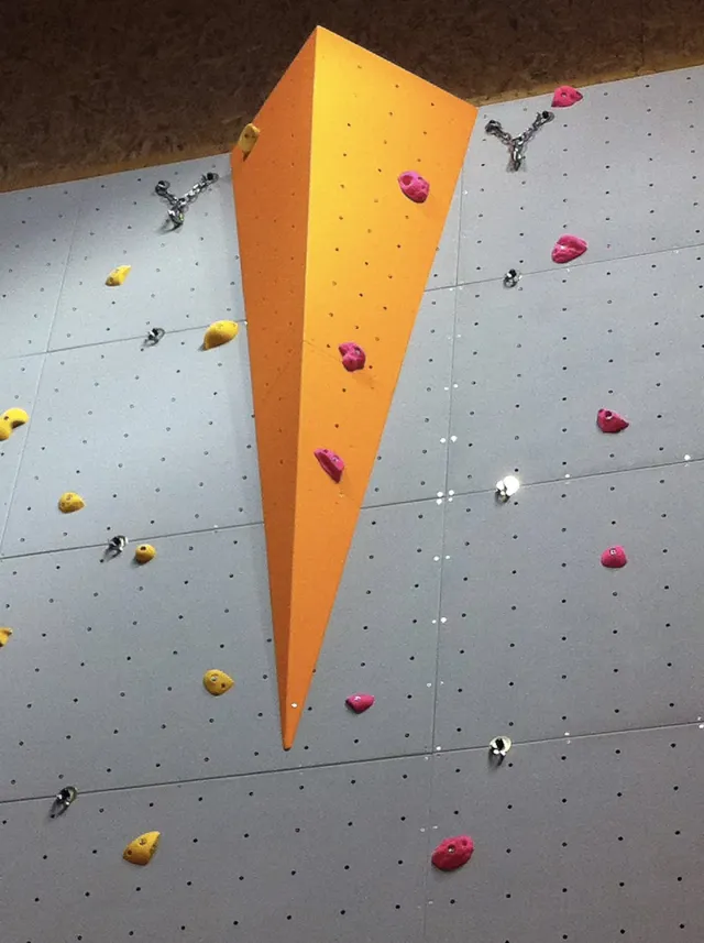 PYRAMIDE Proue macro-volume escalade 2,90 m inserts