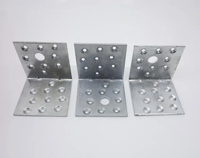 PYRAMIDE équerres 70 × 70 pour mur d’escalade lot de 50